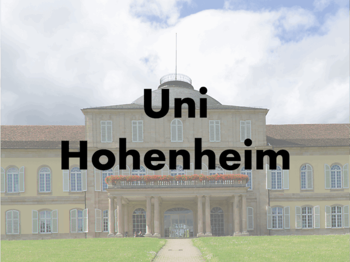 Luftaufnahme des Campus der Universität Hohenheim in Stuttgart mit historischen Gebäuden und grünen Parkanlagen