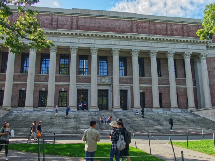 Harvard University Campus Außenansicht – Berühmte Hochschule in den USA