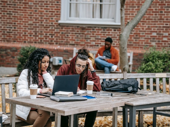 Stress im Studium bewältigen: Tipps für Studierende