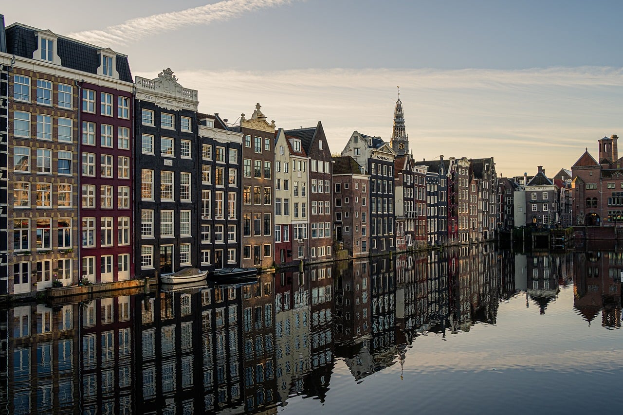 Historische Grachtenhaeuser in Amsterdam