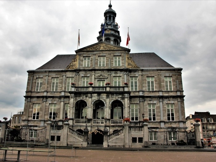 Maastricht Rathaus – Auslandssemester an der Maastricht University SBE, Niederlande