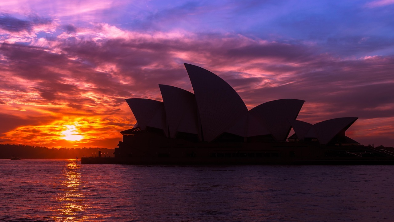 Sydney Opera House mit Skyline und Harbour Bridge, Australien